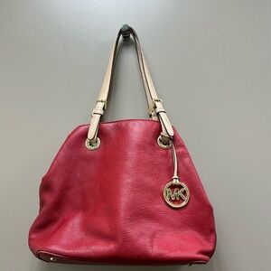MICHAEL Michael Kors red shoulder bag with beige handles and gold buckles